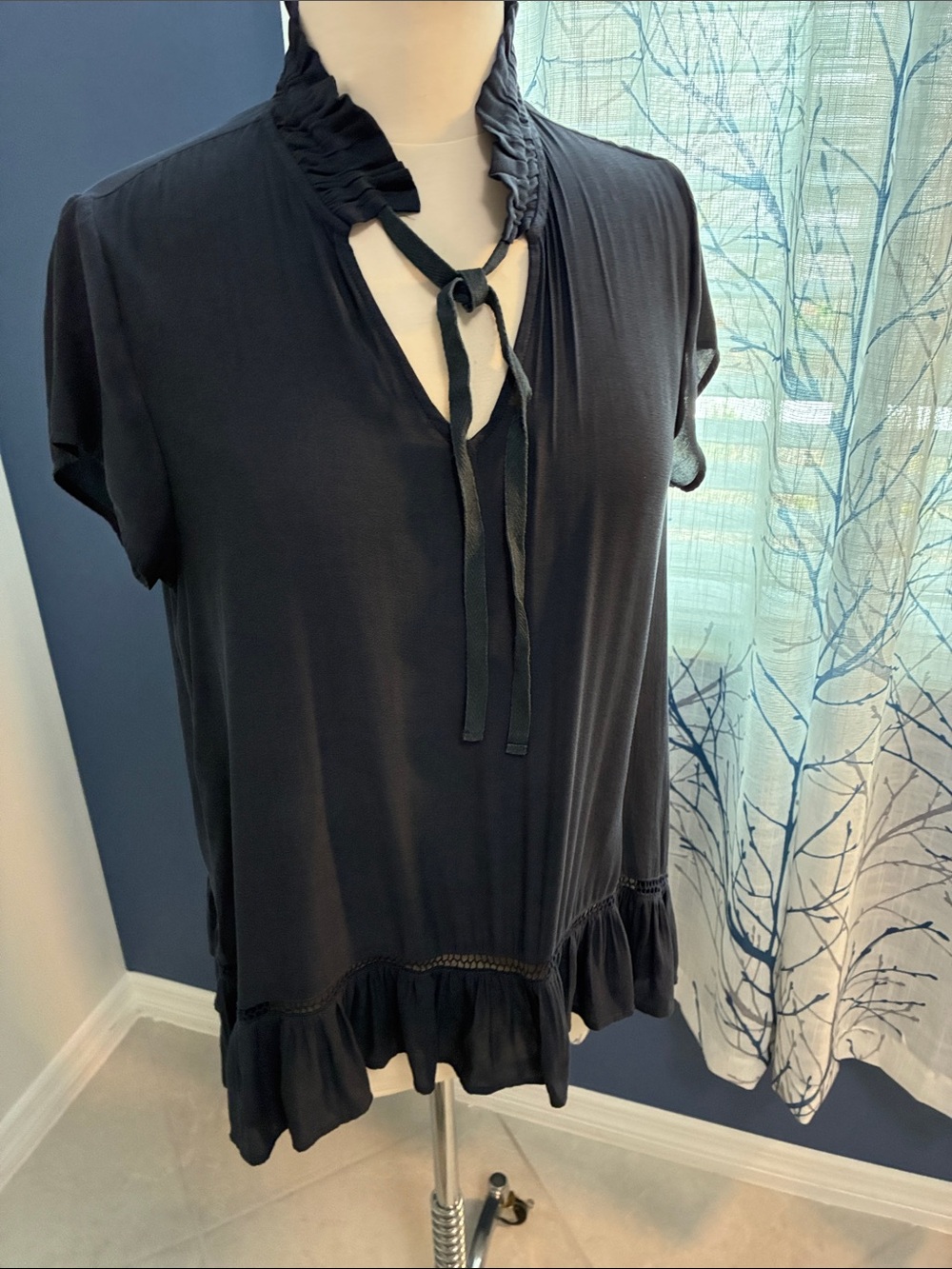 RO & DE Dark Navy Ruffled Tie-Neck Women’s Top
